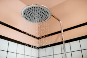 Shower with falling drops